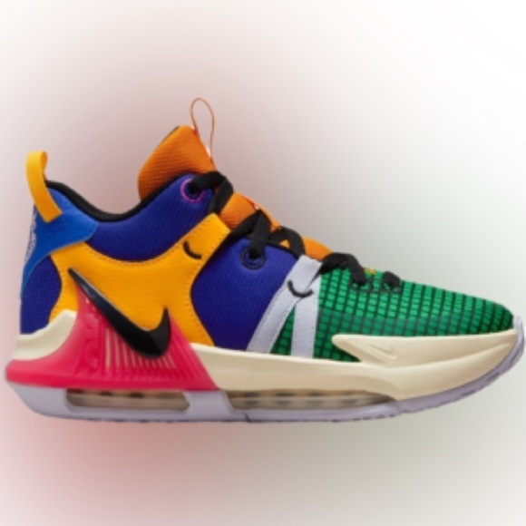 Athletic_Shoes